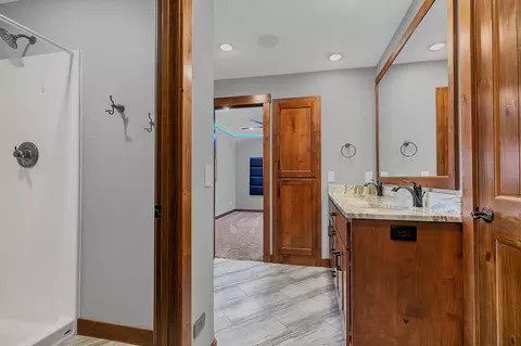 Bath - 22546 182nd Ave, Cold Spring, MN 56320 photo 4 of 7