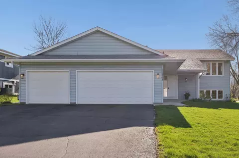 1193 Shawmut St S, Shakopee, MN 55379