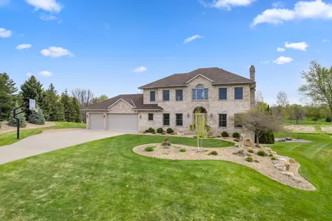 744 Theis Dr, Shakopee, MN 55379