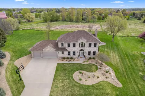 744 Theis Dr, Shakopee, MN 55379