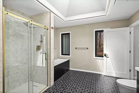 Bath - 2207 Heather Ave, Duluth, MN 55803 photo 4 of 8