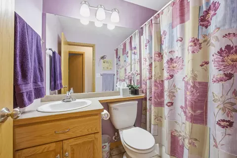 Bath - 4236 38th Ave S, Fargo, ND 58104 photo 2 of 3