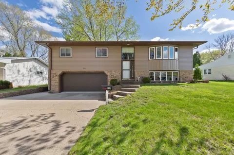 555 13th St NE, Owatonna, MN 55060