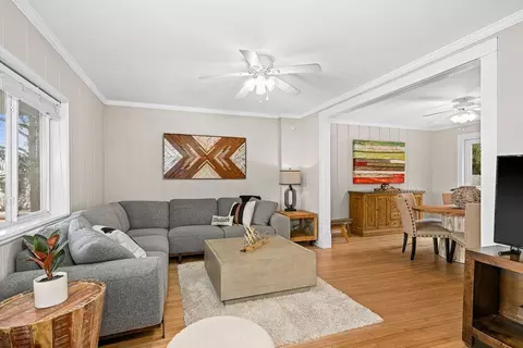 Living - 3206 Minnesota Ave, Duluth, MN 55802 photo 4 of 7
