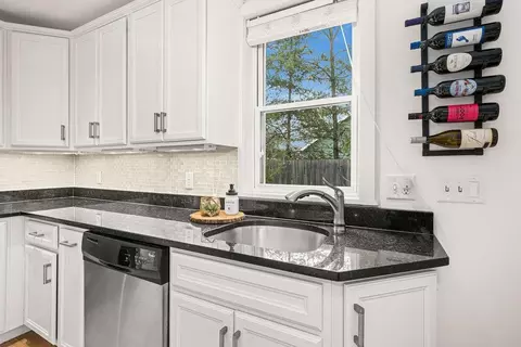 Kitchen - 3206 Minnesota Ave, Duluth, MN 55802 photo 3 of 3