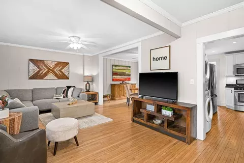 Living - 3206 Minnesota Ave, Duluth, MN 55802 photo 1 of 7