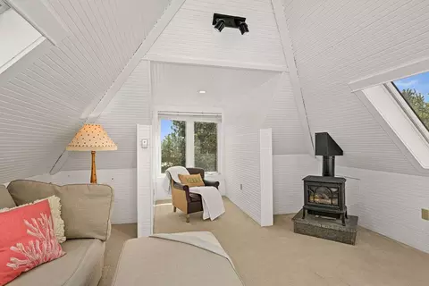 Living - 3206 Minnesota Ave, Duluth, MN 55802 photo 5 of 7
