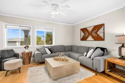 Living - 3206 Minnesota Ave, Duluth, MN 55802 photo 3 of 7