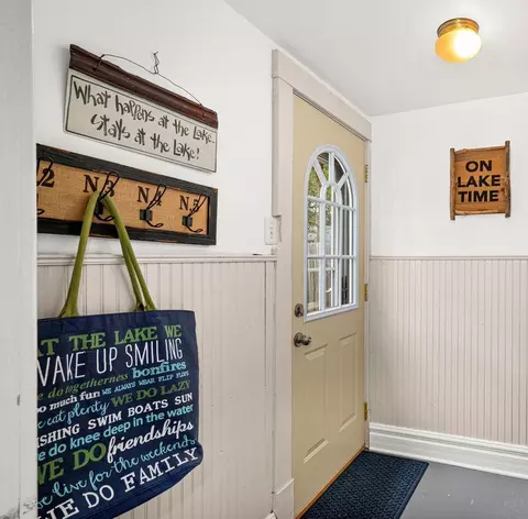 Entry Way - 3206 Minnesota Ave, Duluth, MN 55802 photo 2 of 2