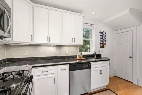 Kitchen - 3206 Minnesota Ave, Duluth, MN 55802 photo 2 of 3