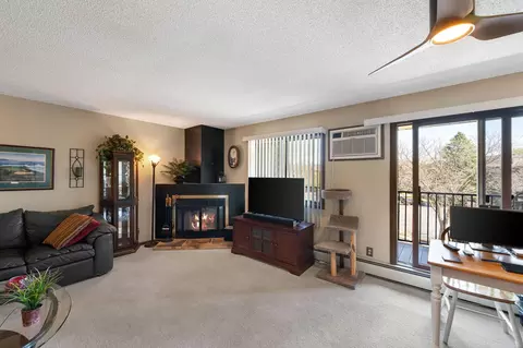 7601 W 101st St #302, Bloomington, MN 55438