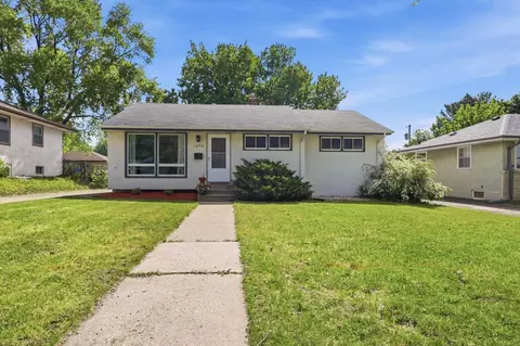 1494 Etna St, Saint Paul, MN 55106