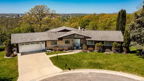 1607 Wilshire Ct NE, Rochester, MN 55906