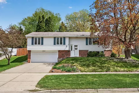 11213 River Hills Dr, Burnsville, MN 55337