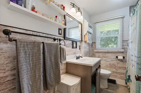 Bath - 1301 9th Ave NE, Brainerd, MN 56401 photo 1 of 1