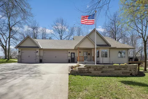 1304 Eagle Ridge Dr, Saint Joseph, MN 56374