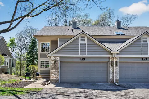 114 Wildwood Bay Dr, Mahtomedi, MN 55115