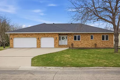 4054 S Rivershore Dr, Moorhead, MN 56560