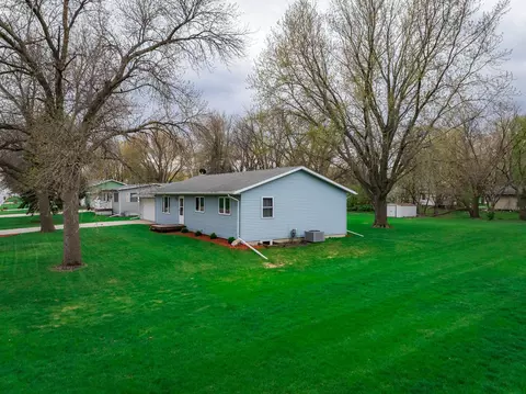 Exterior - 330 8th St E, Hector, MN 55342 photo 2 of 2