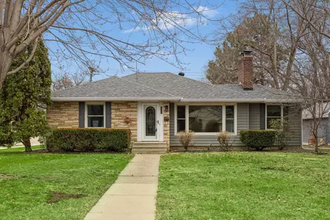 1914 Holton St, Roseville, MN 55113