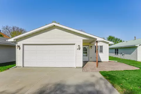411 N Walnut St, Belle Plaine, MN 56011