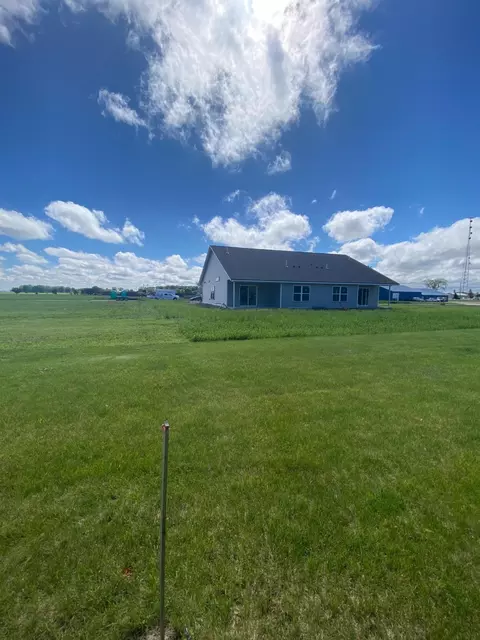 665 3rd St E, Gaylord, MN 55334