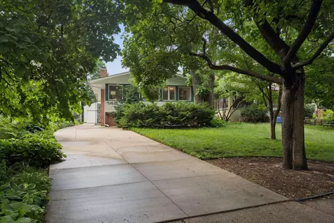 145 Rustic Ldg W, Minneapolis, MN 55419