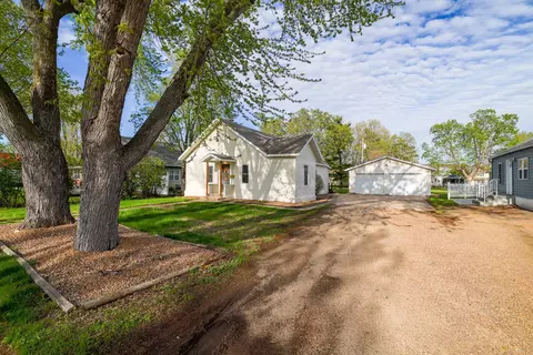 219 S Cedar St, Belle Plaine, MN 56011