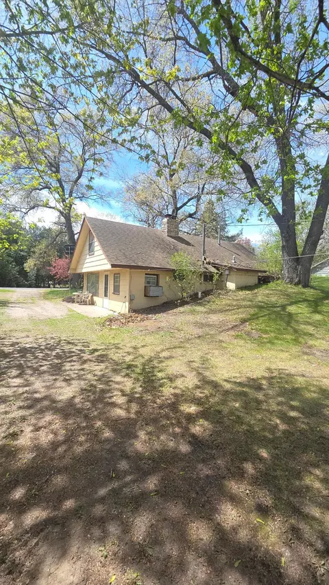 815 334th Ave NE, Cambridge, MN 55008
