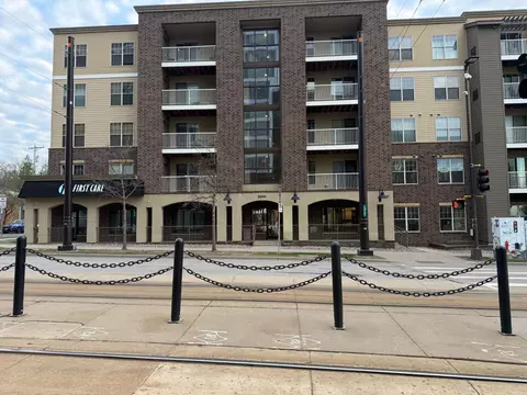 2900 University Ave SE #402, Minneapolis, MN 55414
