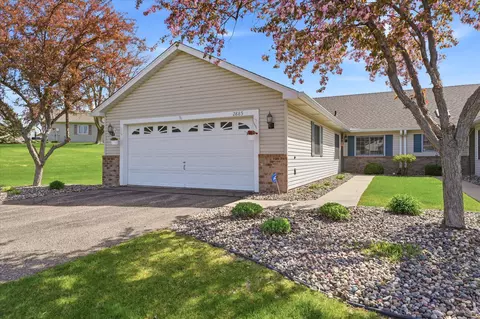 2885 Jordan Dr, Woodbury, MN 55125