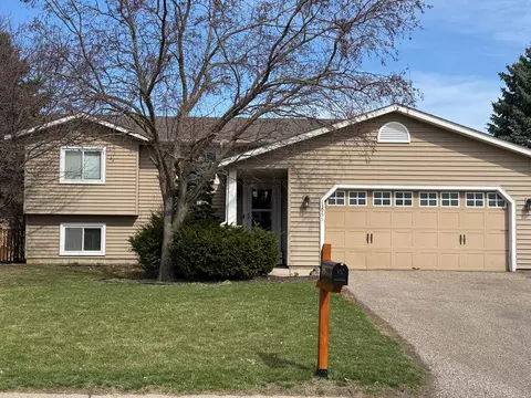 13955 Yosemite Ct, Savage, MN 55378