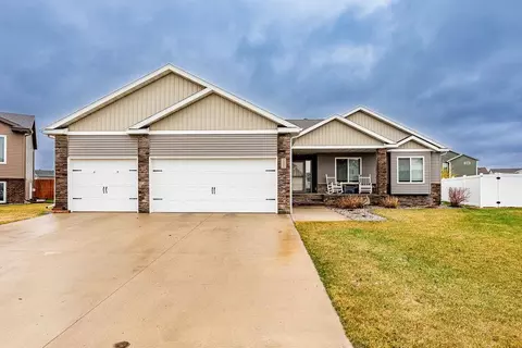 2409 Harbor Ln W, West Fargo, ND 58078