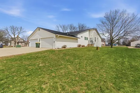 916 Armstrong Blvd N, Saint James, MN 56081