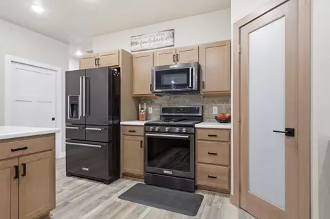 Kitchen - 20160 County Highway 6, Audubon, MN 56511 photo 6 of 7