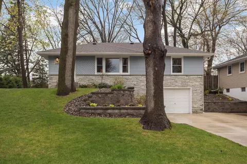 5045 Red Oak Dr, Mounds View, MN 55112