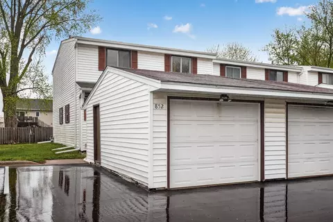 852 Woodgate Dr #216, Vadnais Heights, MN 55127