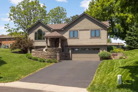 1255 Doe Cir, White Bear Lake, MN 55110