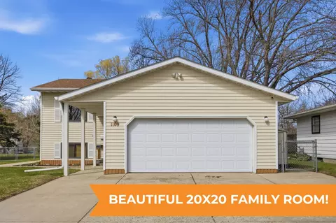 1109 9th St N, Moorhead, MN 56560