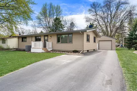 905 9th Ave NW, Waseca, MN 56093