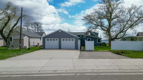 804 Lake Shore Dr, Battle Lake, MN 56515