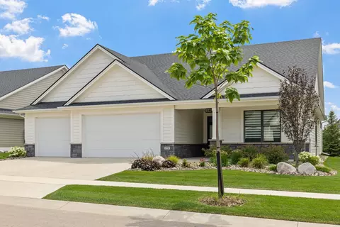 2732 Bentley Dr SW, Rochester, MN 55902