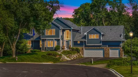 5498 Maple Ridge Ct, Hopkins, MN 55343
