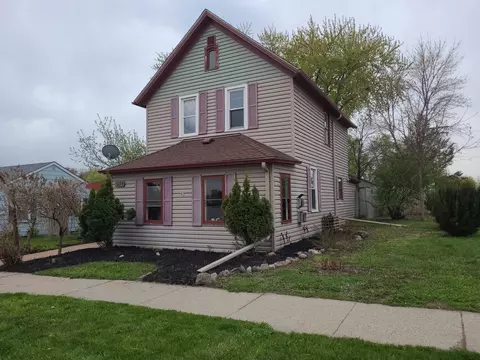 340 1st St N, Winsted, MN 55395