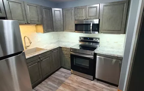 3420 Golfview Dr #121, Eagan, MN 55123