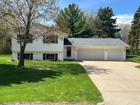 7779 Meadowview Trl, Lino Lakes, MN 55014