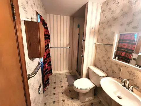 Bath - 1111 2nd Ave SW, Austin, MN 55912 photo 1 of 1