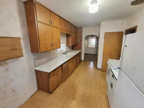 Entry Way - 1111 2nd Ave SW, Austin, MN 55912 photo 1 of 1
