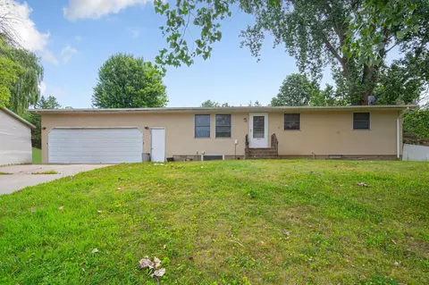 Exterior - 303 12th Ave SE, Faribault, MN 55021 photo 2 of 7