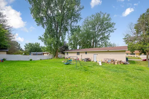 Exterior - 303 12th Ave SE, Faribault, MN 55021 photo 6 of 7